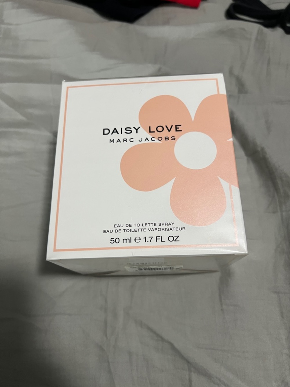 Marc Jacobs Daisy Love Eau de Toilette Spray - Peach & White Box